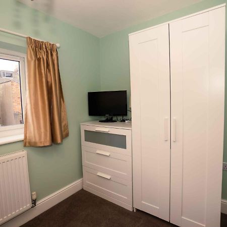 Pass The Keys Newly Renovated 2 Bedroom Apartment And Free Parking Scarborough Exteriér fotografie