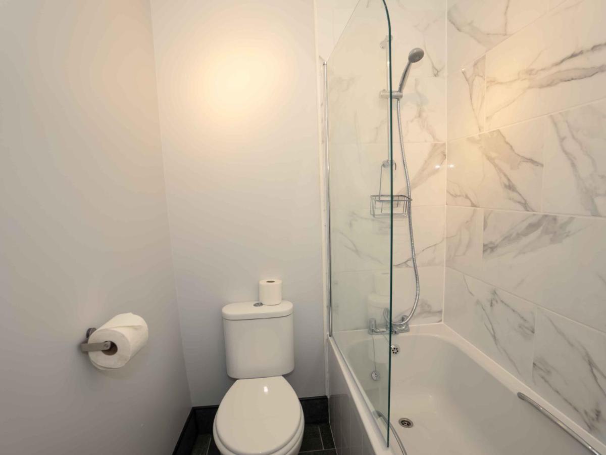 Pass The Keys Newly Renovated 2 Bedroom Apartment And Free Parking Scarborough Exteriér fotografie